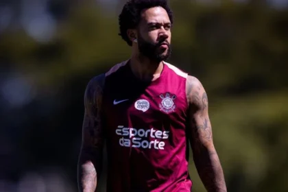 Corinthians pede a memphis depay para não acionar a fifa