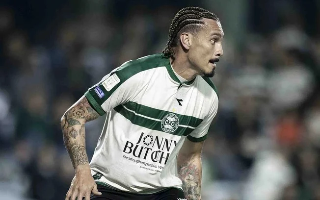 Maicon, o ‘god of zaga’, retorna ao morumbis em reencontro