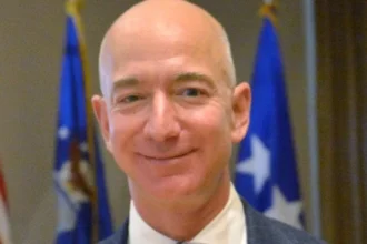Jeff bezos (amazon) e eduardo saverin (facebook) adquirem participação minoritária