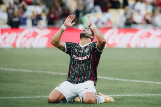 Fluminense quebra jejum de oito jogos com virada dramática sobre