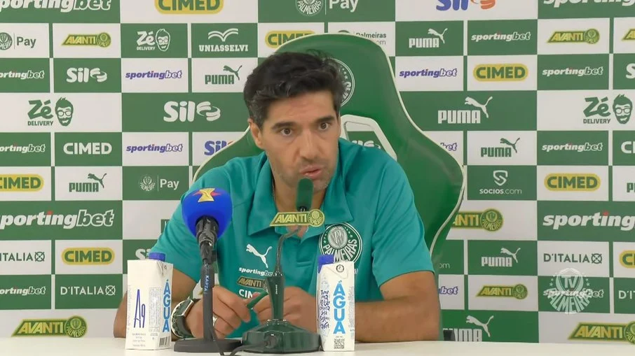 Abel ferreira detona gramado do maracanã após derrota do palmeiras