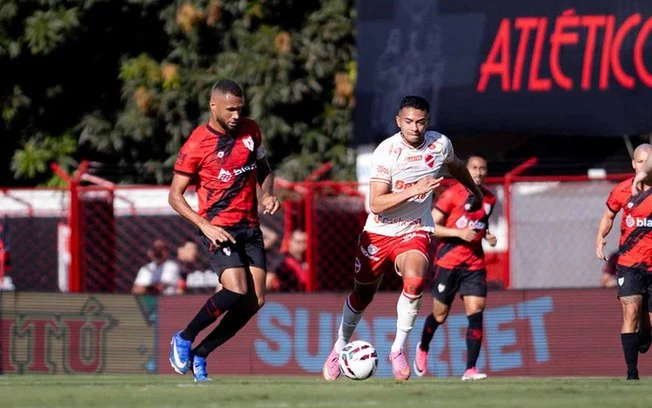 Vila nova vence clássico no accioly, freia reação do atlético go