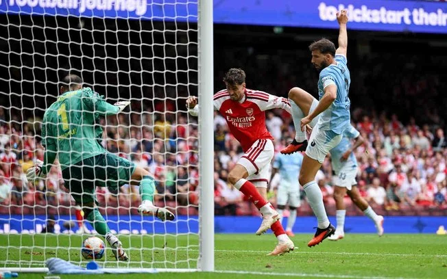 Arsenal goleia manchester city por 3 a 0 e choca