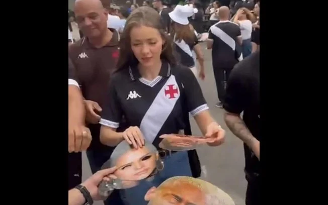 Vasco x santos: torcida cruzmaltina mira neymar com bruna marquezine