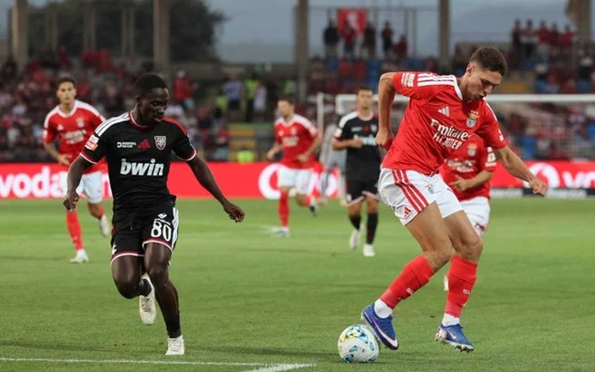 Benfica arrasa casa pia com goleada de 7 a 0,