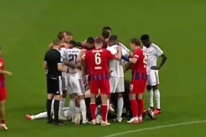Atacante alemão jamal musiala do bayern de munique desmaia pela