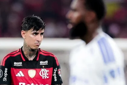 Web acusa arbitragem de ‘ajudar’ flamengo em classificação polêmica sobre