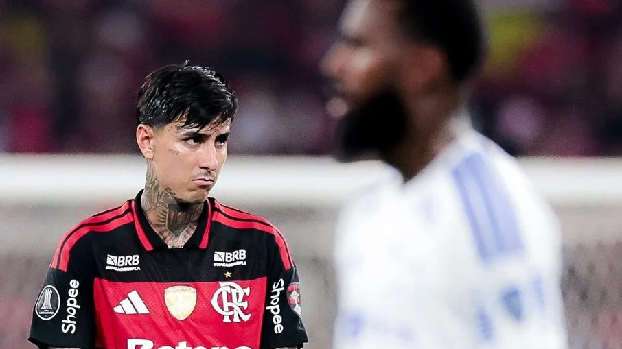 Web acusa arbitragem de ‘ajudar’ flamengo em classificação polêmica sobre