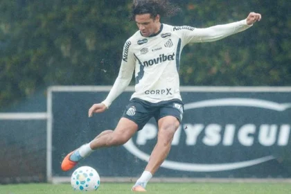 Willian arão se consolida como zagueiro artilheiro no santos e