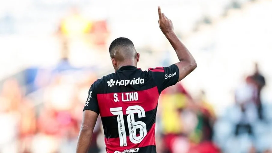 Samuel lino brilha no flamengo, vira herói da libertadores e