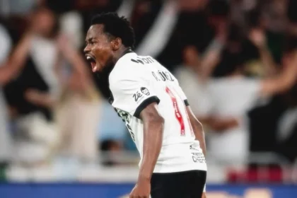Andrés gómez, do vasco, rebate torcedor com ‘gordinho’ após vitória