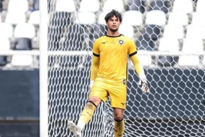 Botafogo não comenta afastamento de bruninho samúdio, goleiro promissor e