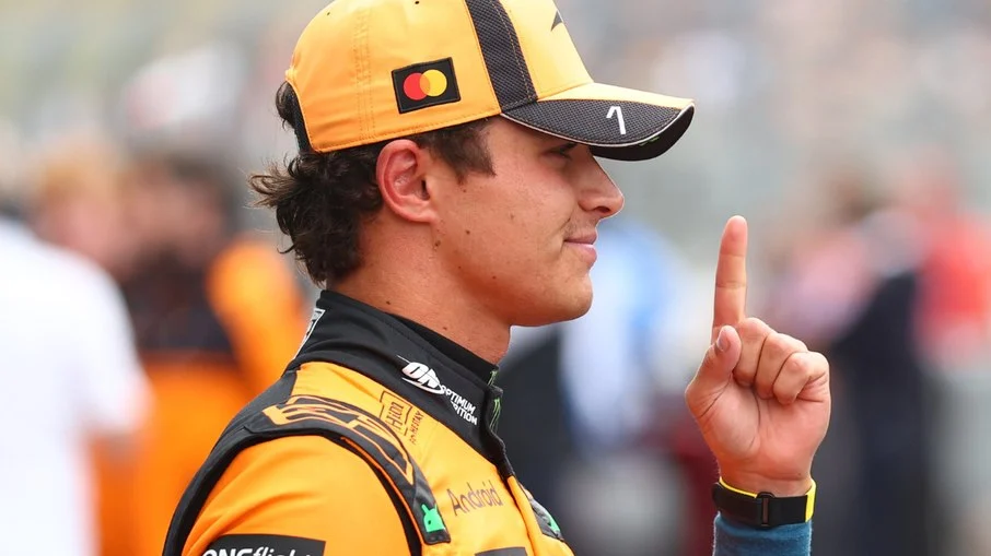 Festa laranja papaya em zandvoort: lando norris ignora chuva e