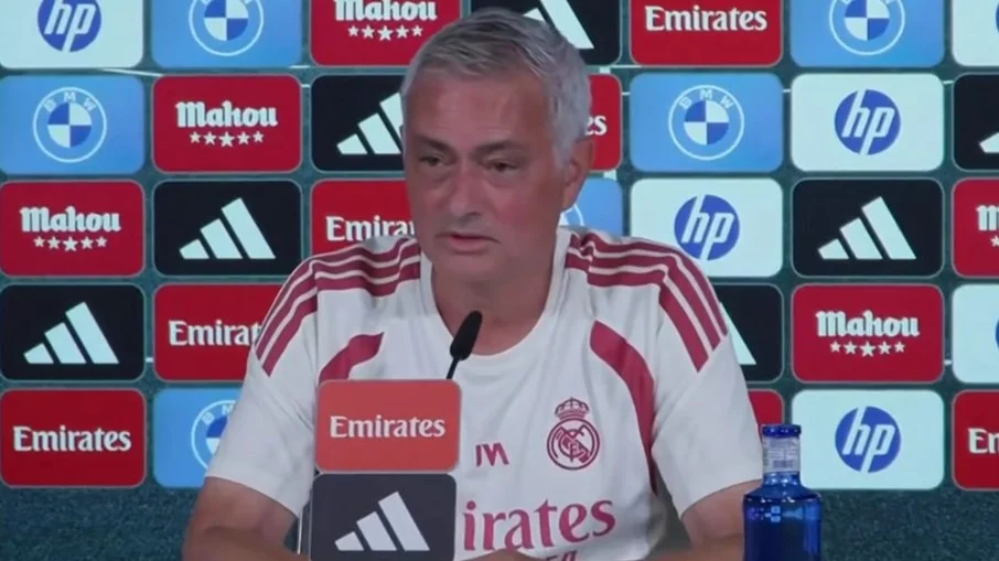 Mourinho dispara em defesa de vini jr. Após agressões e