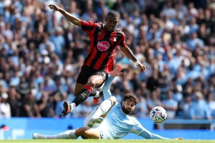 Manchester city vira no apagar das luzes com brilho de