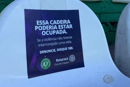 Chapecoense promove ação impactante contra violência à mulher e enfrenta