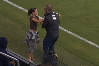 Vídeo viral: bebê fofo invade campo da mls durante goleada