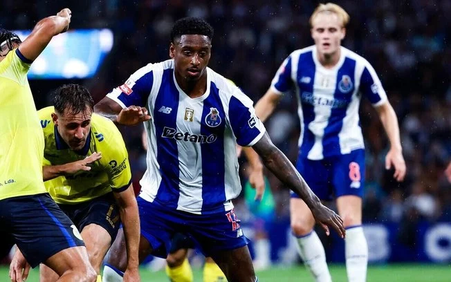 Dragões no topo: porto vence arouca e assume liderança isolada