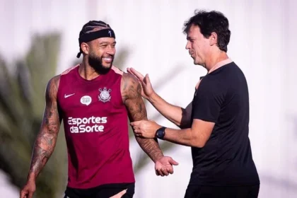Fernando diniz detalha plano tático com memphis depay como falso