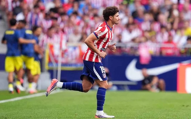 Atlético de madrid proíbe julián álvarez de saudar torcida e