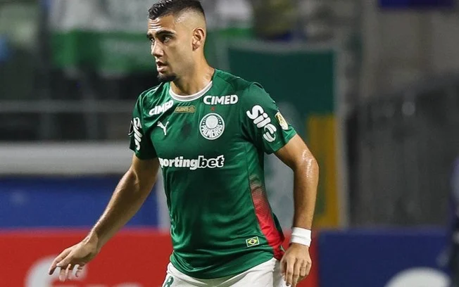 Andreas pereira é suspenso por dois jogos e desfalca palmeiras