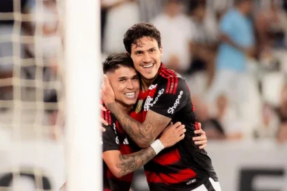 Atacante do flamengo, luiz araújo, rebate torcedor que o chamou