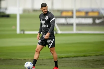 Ex meia giuliano aciona corinthians na justiça e cobra dívida milionária