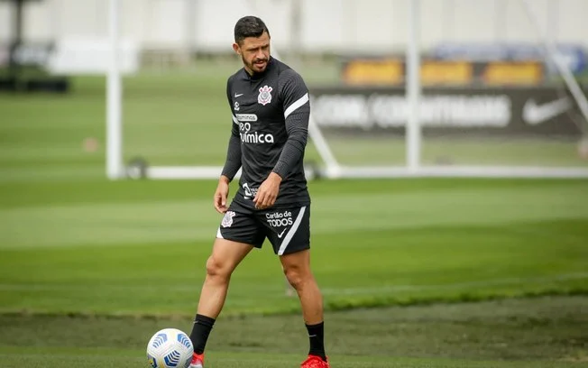 Ex meia giuliano aciona corinthians na justiça e cobra dívida milionária