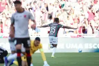 Fluminense desafia athletico pr na arena da baixada em duelo crucial