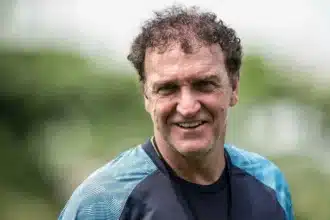 Cuca surpreende ao classificar goleada do palmeiras como ‘obra divina’