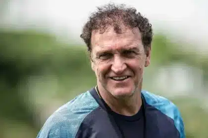 Cuca surpreende ao classificar goleada do palmeiras como ‘obra divina’
