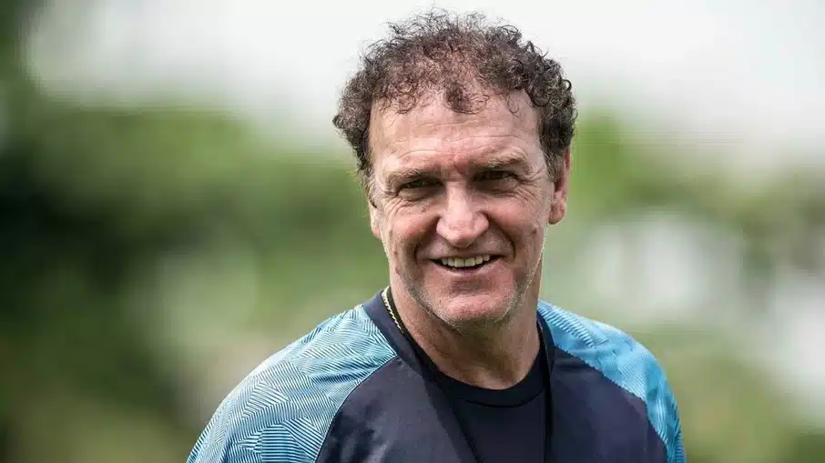 Cuca surpreende ao classificar goleada do palmeiras como ‘obra divina’