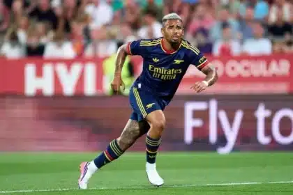Gabriel jesus surpreende e troca arsenal por barcelona em acordo