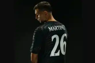 Chelsea oficializa contratação de dibu martínez: goleiro campeão mundial assina