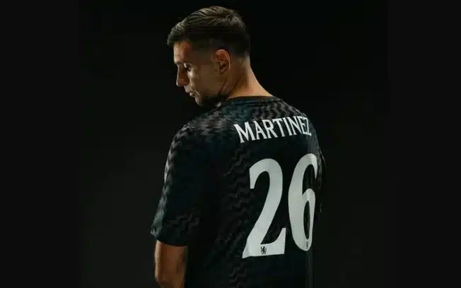 Chelsea oficializa contratação de dibu martínez: goleiro campeão mundial assina