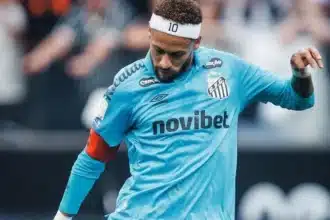 Neymar decisivo: craque do santos supera memphis depay em duelo