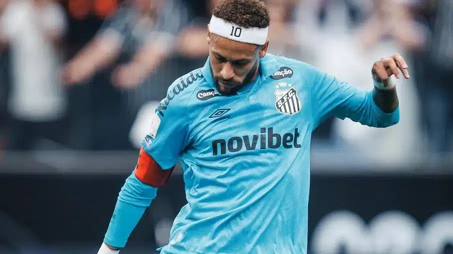Neymar decisivo: craque do santos supera memphis depay em duelo