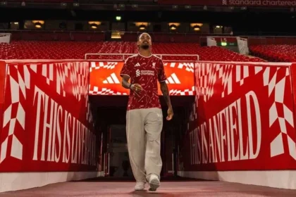 Liverpool choca mercado e oficializa bradley barcola, ex psg e destaque