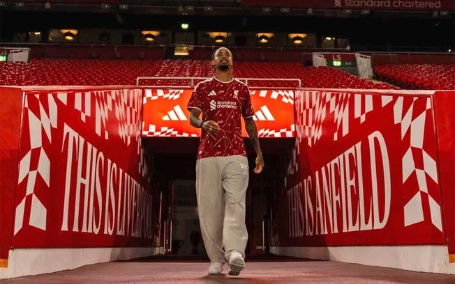 Liverpool choca mercado e oficializa bradley barcola, ex psg e destaque