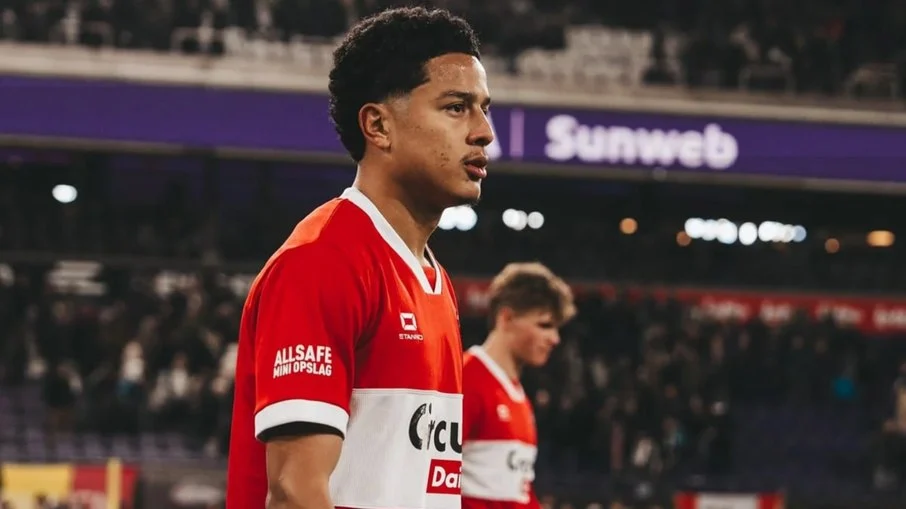 Flamengo acerta com anthony valencia: brilho no ataque e o