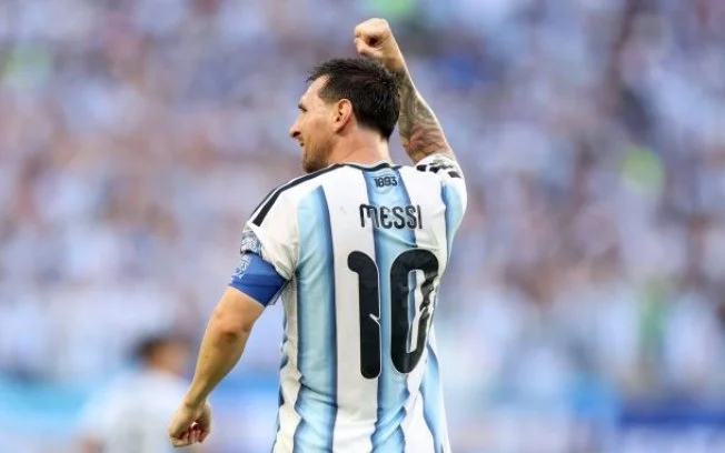 Afa presta emocionante homenagem a lionel messi após aposentadoria da