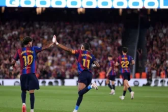 Raphinha e lamine yamal brilham em goleada do barcelona, que