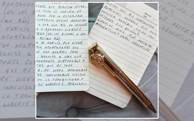 Lionel messi escreve despedida da seleção argentina com caneta mágica