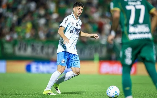 Grêmio recebe reforço de peso no meio campo para gre nal decisivo