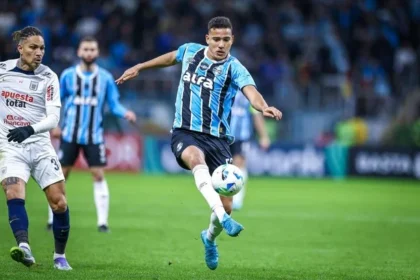 Grêmio encaminha renovação de contrato com zagueiro gustavo martins por