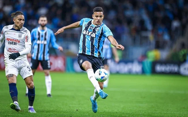 Grêmio encaminha renovação de contrato com zagueiro gustavo martins por