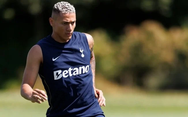 Richarlison aceita proposta do trabzonspor e pode deixar tottenham pela