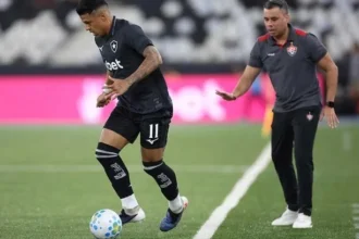 Botafogo acelera busca por atacante canhoto e tem última semana