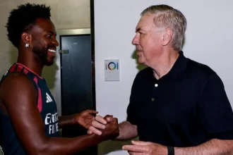 Ancelotti no nilton santos: técnico da seleção brasileira observa botafogo