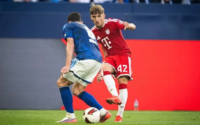 Bayern de munique empata sem gols com schalke 04 e